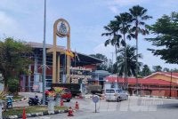 Keadaan terkini di pekarangan hadapan Penjara Kajang selepas keputusan pengampunan bersyarat Najib bagi menjalani tahanan rumah.