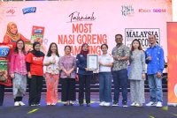 Ajinomoto Malaysia menerima pengiktirafan MBOR bagi kategori i 'Most nasi goreng kampung giveaway in an event'.