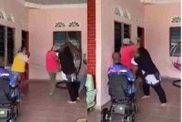 Video berdurasi 44 saat itu menunjukkan seorang lelaki bertindak menolak dan menendang seorang wanita.