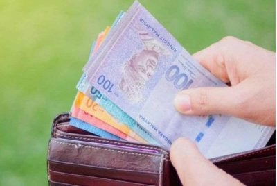 Cuma, seboleh-bolehnya kita mahu parti politik juga merajinkan diri untuk melakukan kutipan derma awam untuk anak-anak kita yang miskin juga. 
