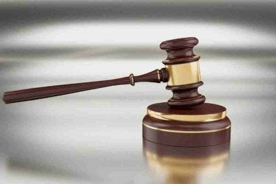 Seorang pemandu van pelancong didenda RM12,000 selepas mengaku bersalah atas pertuduhan menganiaya dua anak tiri lelakinya dengan menampar pipi serta memukul menggunakan anak lesung batu dan seterika, bulan lepas. Gambar hiasan 