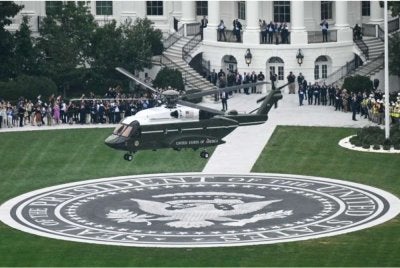 Majlis pembukaan helipad baharu Rumah Putih yang menjadi kebanggaan Trump dan lawatannya ke Perhimpunan Agung Pertubuhan Bangsa-Bangsa Bersatu (PBB) berlangsung tanpa liputan TV secara langsung. - Foto AFP