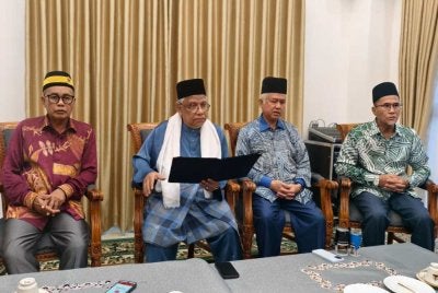 Undang Yang Empat (Undang dipertikai) mengecam sebarang usaha pihak tertentu yang didakwa cuba mencabuli prerogatif dan hak perlembagaan mereka.