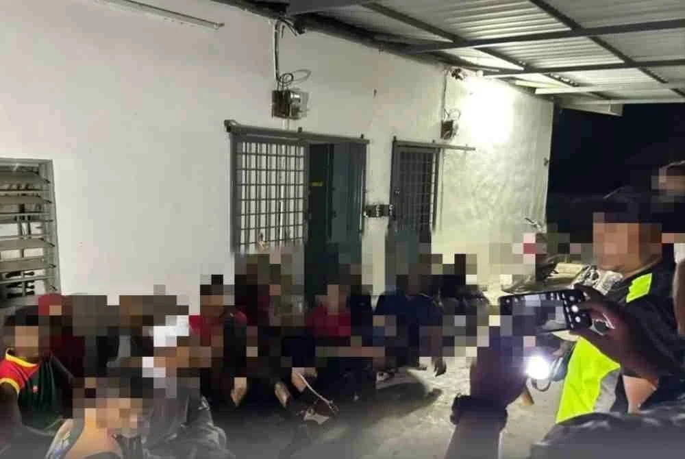 Kesemua 28 PATI yang ditahan dibawa ke Depot Imigresen Belantik, Sik, Kedah untuk siasa lanjut. Foto JIM
