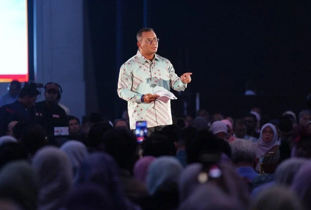 Amirudin menjelaskan sikap keterbukaan seseorang pemimpin juga penting bagi memastikan pemimpin memperoleh pandangan yang lebih menyeluruh sebelum membuat sesuatu keputusan.