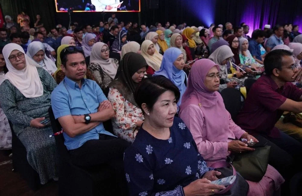Sebahagian tetamu yang hadir mendengar penerangan dan penjelasan daripada Menteri Besar Selangor pada Selasa.