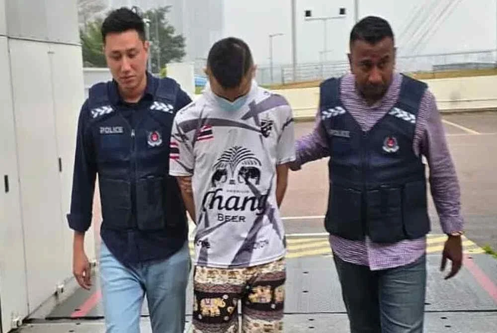 Chin Hock Khan, yang juga dikenali sebagai "Da Xiang" dipercayai bertanggungjawab melakukan pengubahan wang haram berjumlah sekurang-kurangnya S$500,000 yang diperoleh daripada kegiatan penipuan dan sumber haram. Foto hiasan