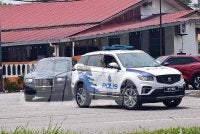 Kenderaan dipercayai dinaiki Tunku Besar Tampin kelihatan keluar dari Balai Undang Luak Sungei Ujong 