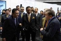 Pengerusi Matrade, Datuk Seri Reezal Merican Naina Merican (tengah) bersama pegawai MATRADE ketika meninjau INSP Hall dan berinteraksi dengan pembeli serta penjual di MIHAS 2026 pada Rabu.