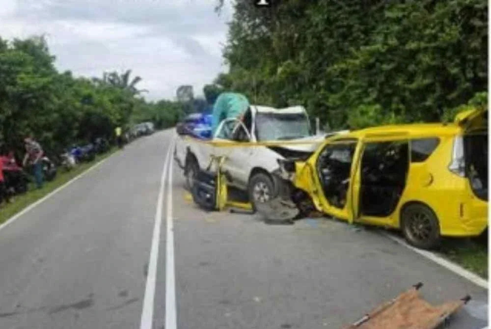Siasatan awal mendapati Perodua Alza yang dipandu suami mangsa, Mohd Saifulzawawi Ghani, 39, dari arah Rantau Panjang, Pasir Mas menghala ke Panglima Bayu dipercayai memasuki laluan bertentangan,
