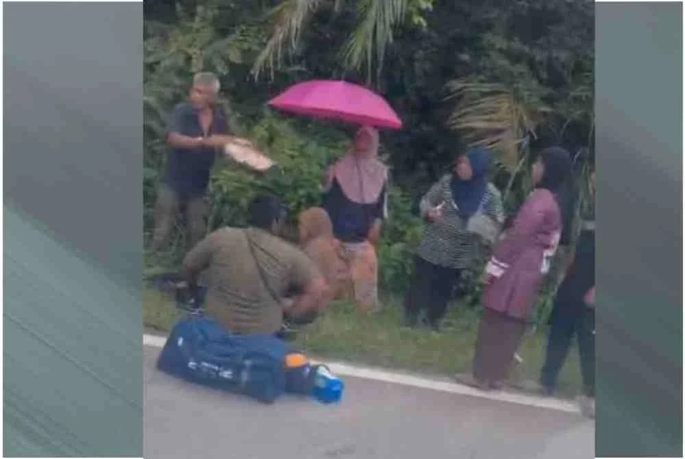 Pemandu Perodua Alza mengalami kecederaan dan menerima rawatan di Zon Merah, manakala empat anak pasangan itu turut cedera, dengan dua daripadanya dilaporkan parah dan dirawat di Zon Merah