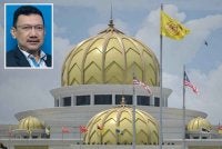 Istana Negara menjadi simbol institusi Raja-Raja Melayu yang dicadang memainkan peranan meneliti proses dan memberi nasihat dalam mencari jalan penyelesaian kemelut institusi diraja Negeri Sembilan. Foto kecil: Wan Ahmad Fauzi