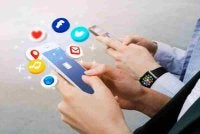 Pada pandangan Merak Jalanan, tidak semua perkara wajar dikongsikan ketika ‘live’ dan tidak semua aib perlu dijaja semata-mata untuk meraih tontonan. Foto hiasan