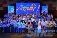 Semua pemenang bersama guru penyelaras PSS dan wakil pengurusan sekolah bergambar bersama selepas majlis perasmian penutup dan majlis penyampaian hadiah. Foto Sinar Harian - MOHD HALIM ABDUL WAHID