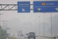 Keadaan berjerebu yang dirakam di Jalan Serian-Sri Aman. Foto fail Bernama