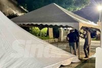 Khemah khas juga telah disediakan di bahagian tepi kediaman bagi kemudahan para tetamu yang hadir menziarahi dan memberikan penghormatan terakhir.