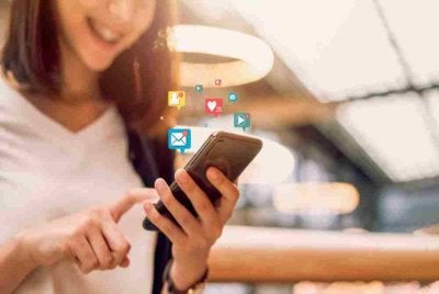 Pada pandangan Merak Jalanan, tidak semua perkara wajar dikongsikan ketika ‘live’ dan tidak semua aib perlu dijaja semata-mata untuk meraih tontonan. Foto hiasan 