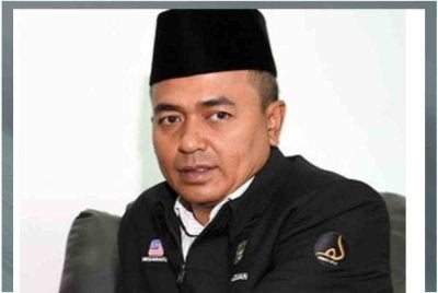 Bekas Ketua Pegawai Operasi (COO) Lembaga Tabung Haji (TH), Datuk Adi Azuan Abdul Ghani didakwa atas tiga pertuduhan menerima kos pengubahsuaian tiga rumah lebih RM302,000, sembilan tahun lalu.