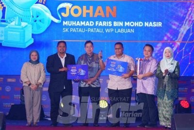 Muhamad Faris dinobatkan sebagai johan kategori Guru TV PSS Terbaik. Foto Sinar Harian - MOHD HALIM ABDUL WAHID
