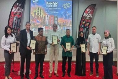 Indonesia menjadi antara pasaran jenama minuman Kuala Cola yang harus diberi perhatian berikutan hubungan rapat dengan Malaysia dari segi budaya dan perdagangan.