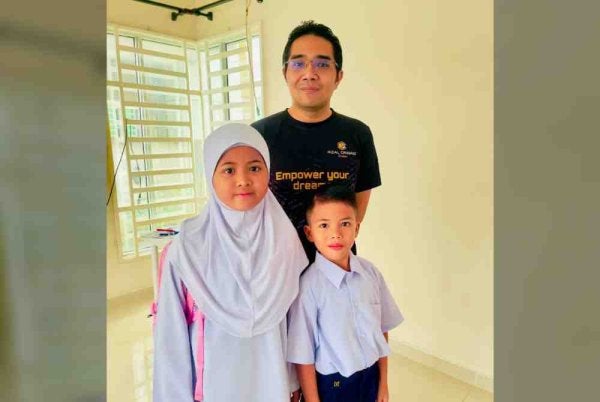 Amirul Faiz bersama dua orang anak birasnya.