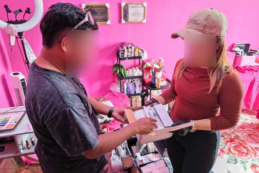 Antara individu diperiksa pegawai JIM dalam serbuan dijalankan pada Rabu lalu.