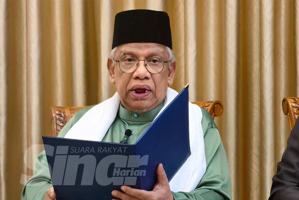 Mubarak membacakan kenyataan akhbar oleh Undang Yang Empat termasuk Undang dipertikai pada Jumaat.