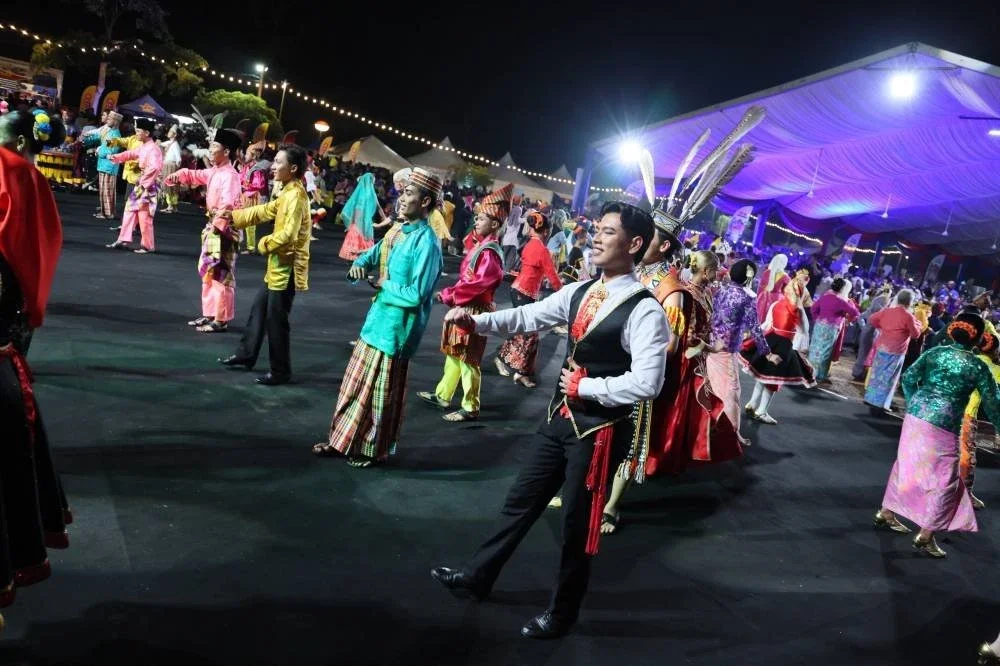 Kemeriahan Festival Seni Selat dan Sungai Melaka 2026 (FSSSM) di Dataran Pantai Tanjung Bidara.