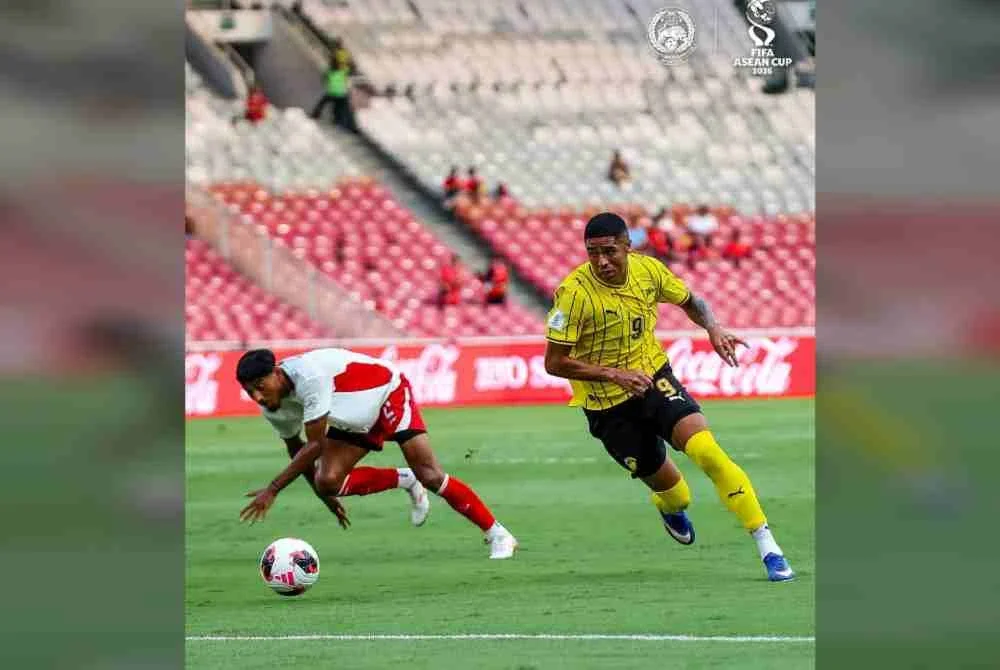 Bergson (kanan) membuka akaun jaringan bersama skuad negara apabila meledak satu gol. Foto: Bernama
