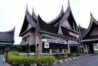 Tanpa titik penyelesaian yang dipersetujui atau diputuskan melalui saluran perundangan sewajarnya, pentadbiran Negeri Sembilan berisiko terus beroperasi dalam keadaan dualisme kuasa serta keabsahan keputusan kerajaan negeri. Foto hiasan
