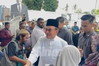 Anwar tiba di kediaman keluarganya di Bukit Mertajam pada Jumaat