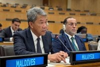 Mohamad (kiri) menyampaikan intervensi Malaysia pada Mesyuarat Penyelarasan Tahunan Menteri-Menteri Luar OIC di Bilik Persidangan 3, Ibu Pejabat PBB pada Jumaat. Foto: Bernama 