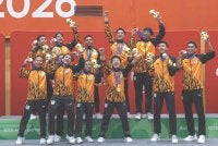 Skuad sepak takraw negara bergambar bersama pingat emas yang dimenangi selepas berjaya menewaskan Thailand 2-0 dalam acara final regu Sepak Takraw berpasukan pada Sukan Asia Aichi-Nagoya 2026 di Paloma Mizuho Arena, Jumaat. Foto Bernama