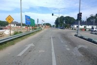 Lokasi kemalangan di persimpangan lampu isyarat di Tumpat.