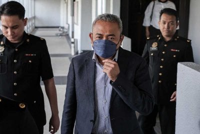 Adi Azuan (depan, kanan) mengaku tidak bersalah selepas pertuduhan dibacakan di hadapan Hakim Suzana Hussin. Foto: Bernama 