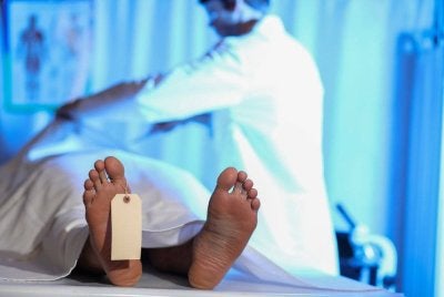 DIBENARKAN untuk melewatkan pengurusan jenazah kerana keperluan bedah siasat. - Gambar hiasan 