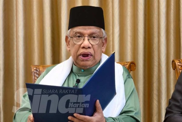 Mubarak membacakan kenyataan akhbar oleh Undang Yang Empat termasuk Undang dipertikai pada Jumaat.