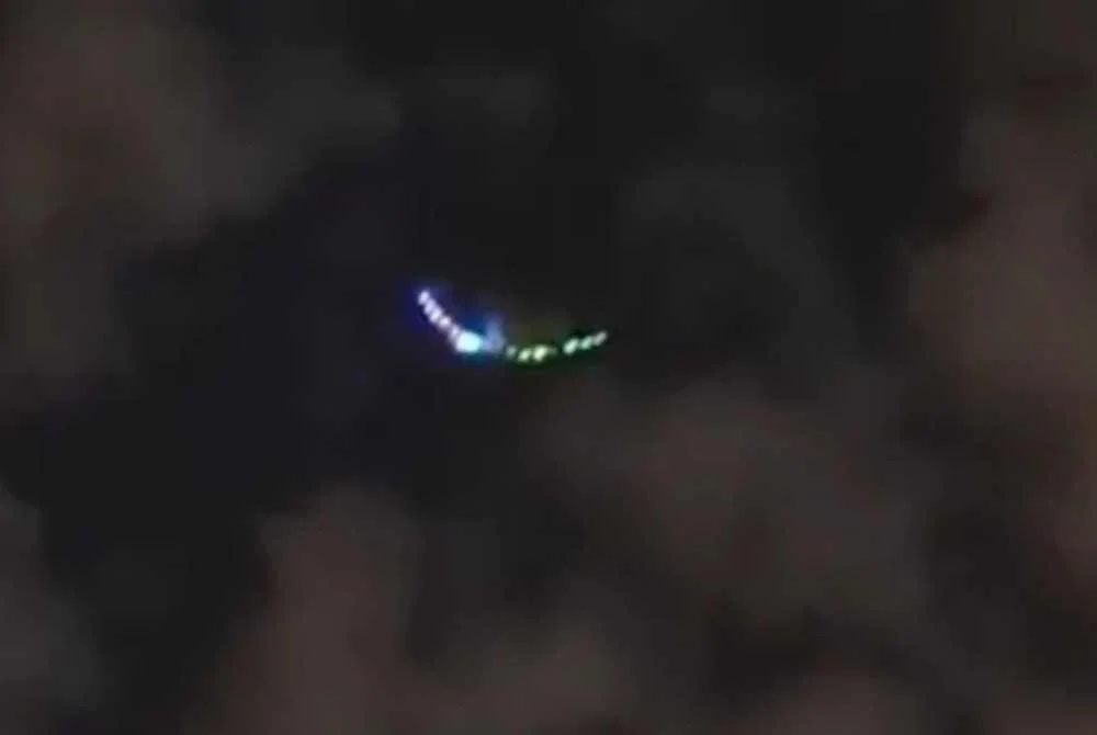 Imej objek misteri yang berjaya dirakam oleh satu individu di Teheran.