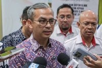 Fahmi menjawab pertanyaan media selepas meninjau pelaksanaan inisiatif PERSADA di Klinik Kesihatan Padang Besar pada Sabtu. - FOTO: Bernama 