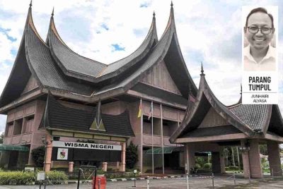 Krisis yang sedang berlaku di Negeri Sembilan ketika ini menyebabkan ramai yang keliru kerana terdapat banyak versi dan interpretasi masing-masing tentang undang-undang adat di negeri tersebut.