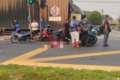 Mangsa disahkan meninggal dunia di lokasi kejadian. Foto tular