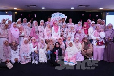 Pembaca, pengulas buku berkumpul pada Book Tea Party, salah satu pengisian Festival Novel Malaysia. - Foto SINAR HARIAN/MOHD HALIM ABDUL WAHID