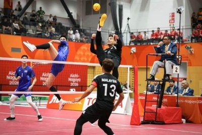 Libasan padu Azlan yang menyukarkan pemain Thailand menampan dengan kemas. Foto: FB MSN