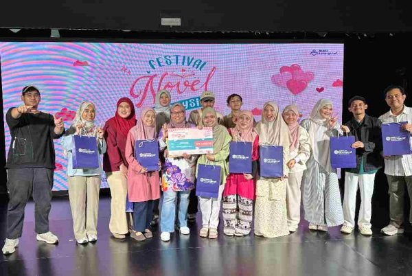 Kelab Penerbitan Kreatif USIM muncul juara Pertandingan Teater Pentas Cinta sempena Festival Novel Malaysia 2026 anjuran Karangkraf.