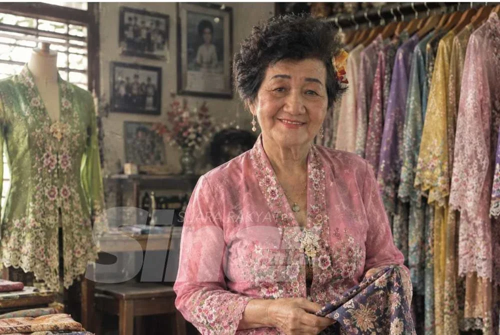 Mek Yong yang tetap mencintai kebaya walaupun sudah lagi tidak menjahit pakaian itu. Foto: SINAR HARIAN/ADILA SHARINNI WAHID
