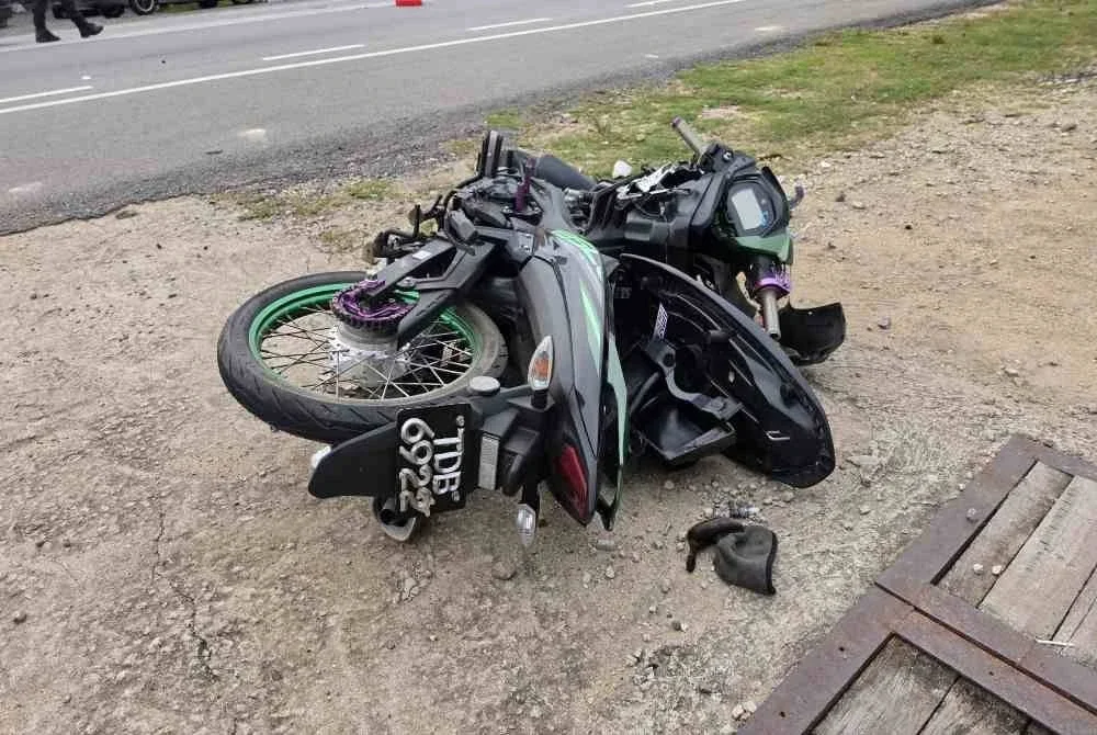 Akibat kemalangan itu, mangsa mengalami kecederaan parah di bahagian kepala dan disahkan meninggal dunia di tempat kejadian.