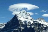 Glasier tropika di Papua mempunyai nilai saintifik yang unik kerana ia merupakan tinggalan ais tropika terakhir di antara banjaran Andes dan Himalaya. - Foto X/@BiLLRaY2019