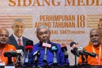 Ahmad Zahid pada sidang media ketika menghadiri Perhimpunan Agung Tahunan ke-18 Parti Makkal Sakti Malaysia di Pusat Dagangan Dunia Kuala Lumpur (WTCKL). 