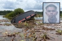 Pemandu jengkaut yang ditemukan lemas selepas jentera dikendalikannya terbalik di Tasik Bera dikenal pasti sebagai Alief Daniel Haqim Abdullah (gambar kecil).