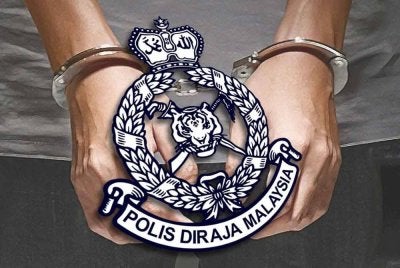 Polis menahan seorang lelaki 48 tahun yang merupakan pemastautin tetap di Malaysia selepas dipercayai memiliki rokok tidak bercukai. Gambar hiasan